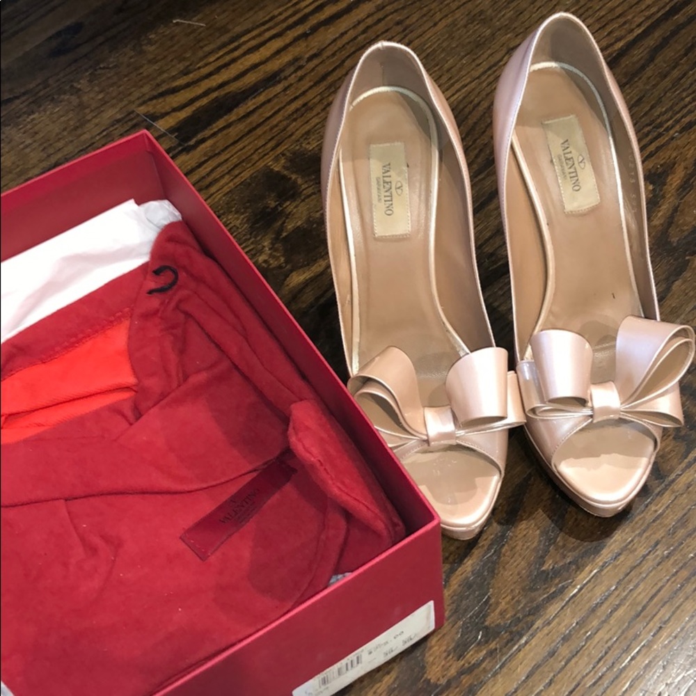 Nude Valentino Pumps
